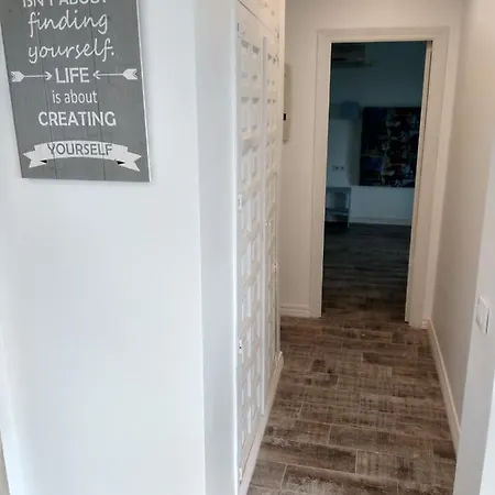 Grace,10p,seaview,pool *